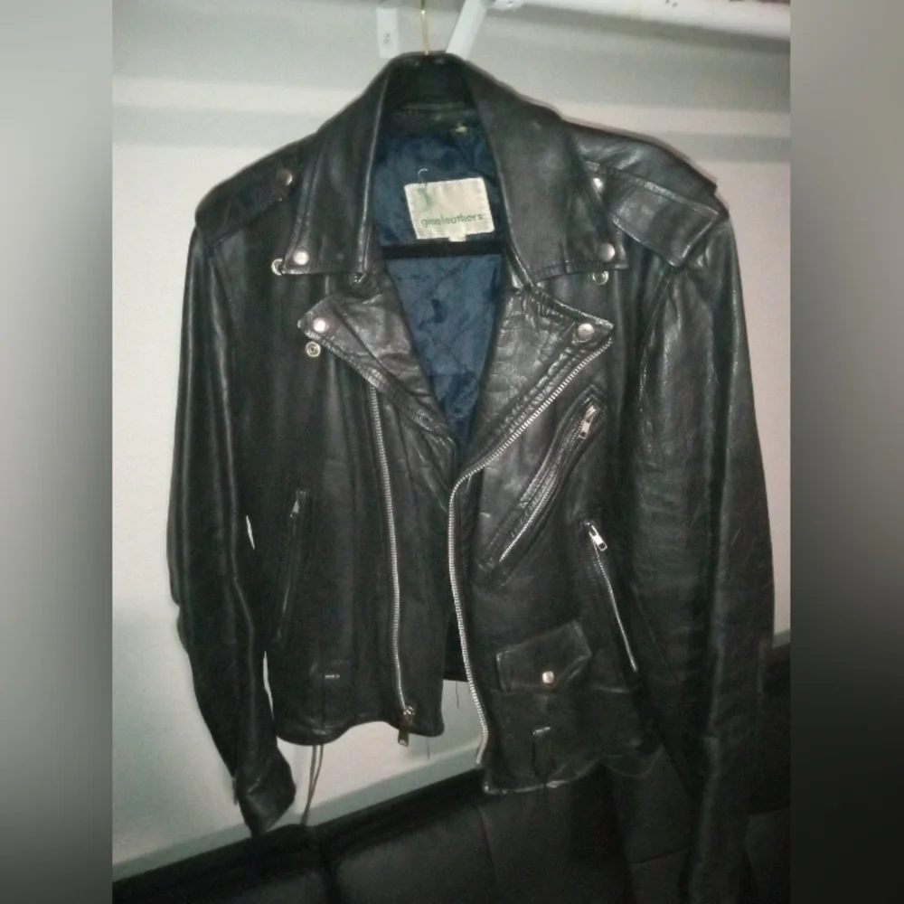 π£ Thick, heavy badass biker leather jacket - Picture 4 of 4
